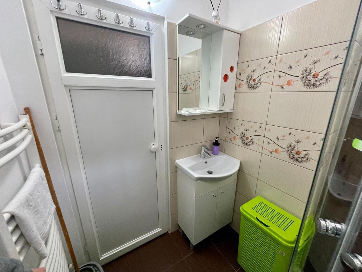Garsoniera Moderna Parcare Internet Apartment Pitesti Exterior photo